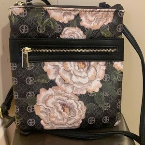 I’m selling this purse